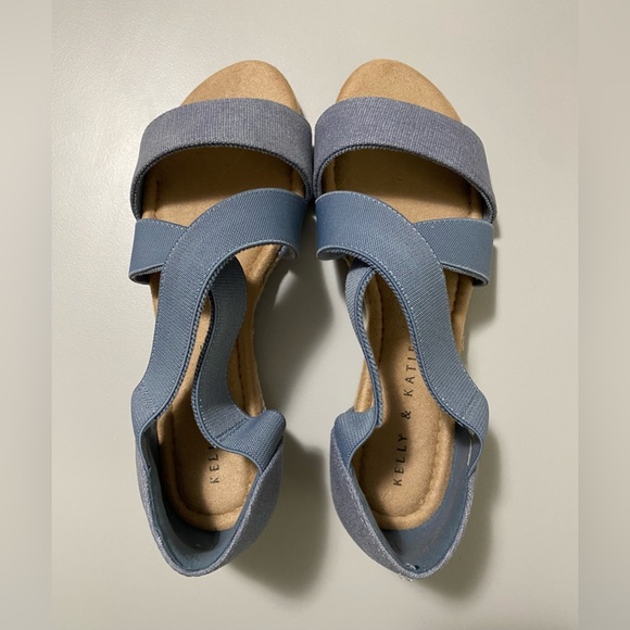 NWOT Kelly & Katie Canvas Sandals - Picture 2 of 14